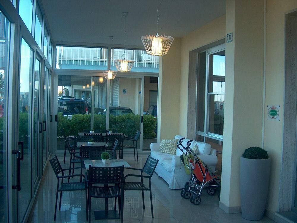 Hotel Trevi تْشيزيناتيكو المظهر الخارجي الصورة