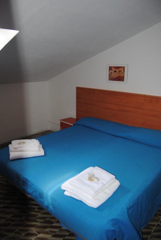 Hotel Trevi تْشيزيناتيكو الغرفة الصورة